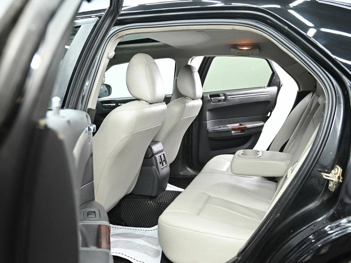 Б/У Крайслер 300Ц 2004 года. Фото: #17