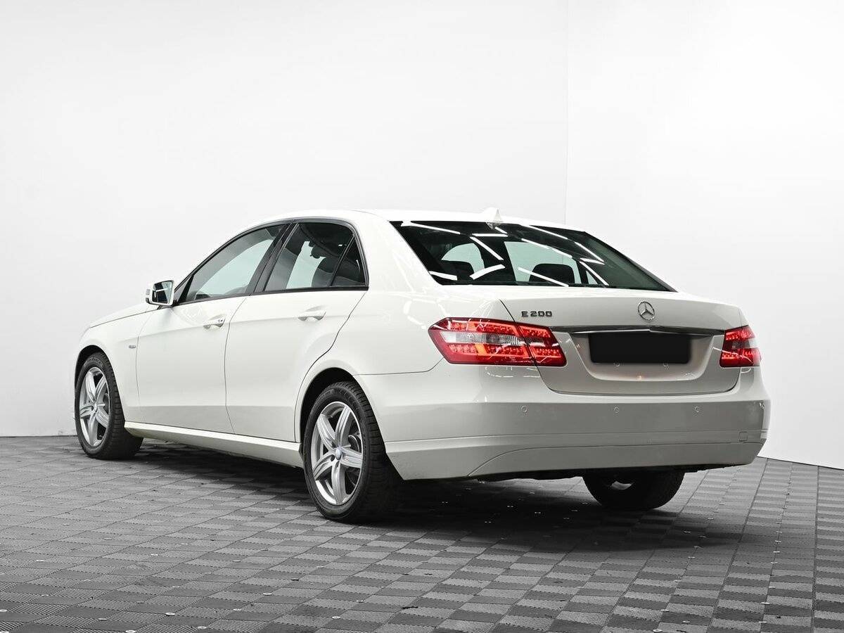 Б/У Мерседес-Бенц Е-Класс 2010 года. Фото: #1