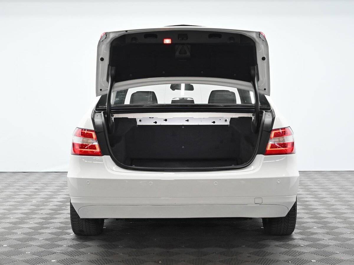 Б/У Мерседес-Бенц Е-Класс 2010 года. Фото: #2