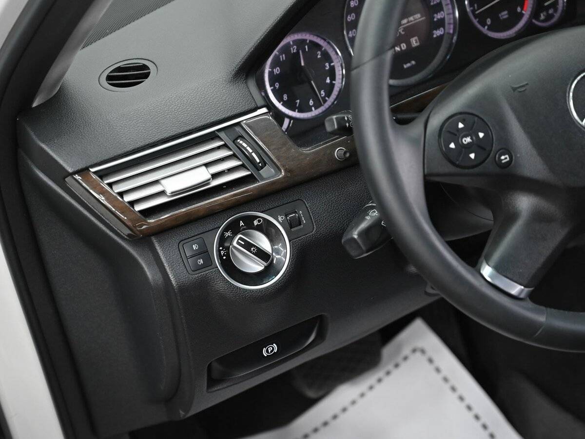 Б/У Мерседес-Бенц Е-Класс 2010 года. Фото: #5