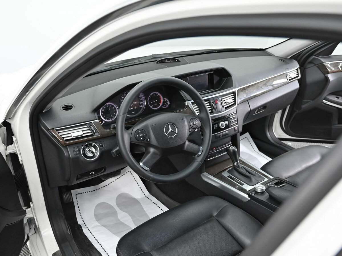 Б/У Мерседес-Бенц Е-Класс 2010 года. Фото: #6