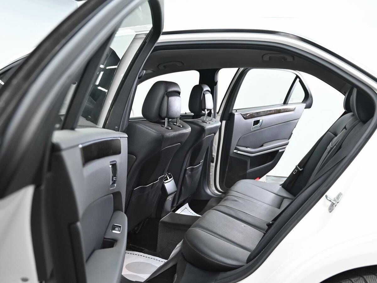 Б/У Мерседес-Бенц Е-Класс 2010 года. Фото: #11