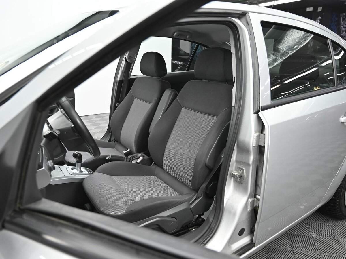 Б/У Опель Астра 2010 года. Фото: #5