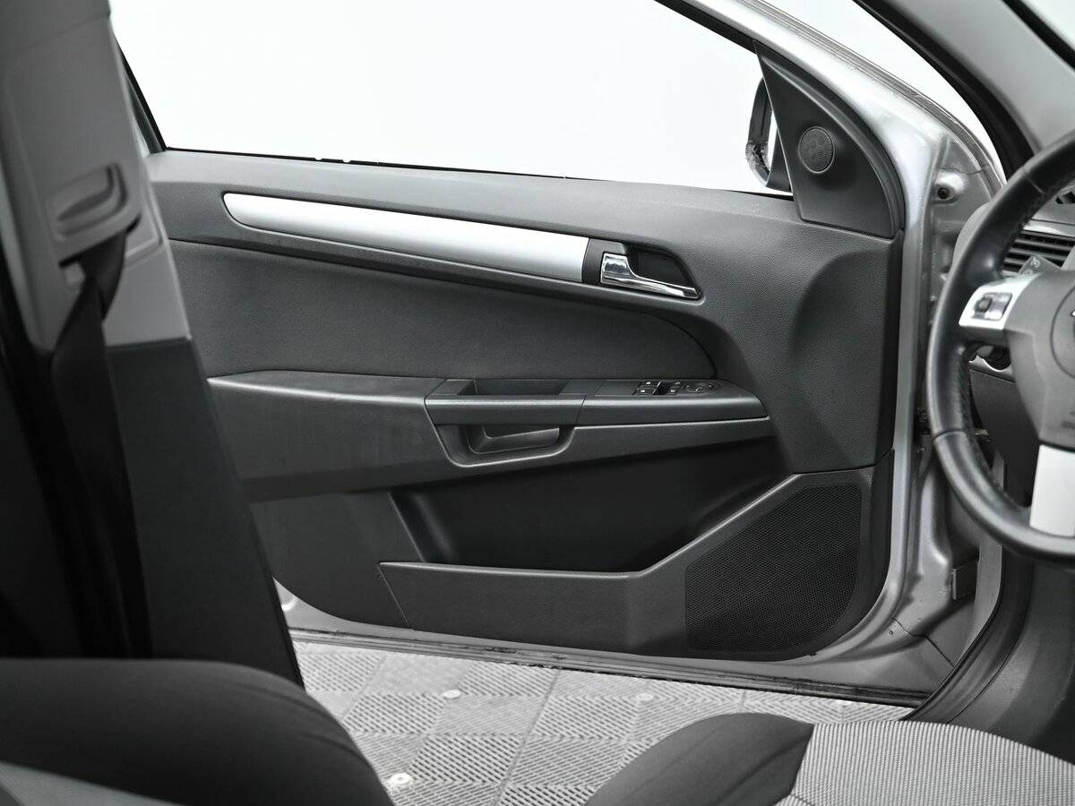 Б/У Опель Астра 2010 года. Фото: #6