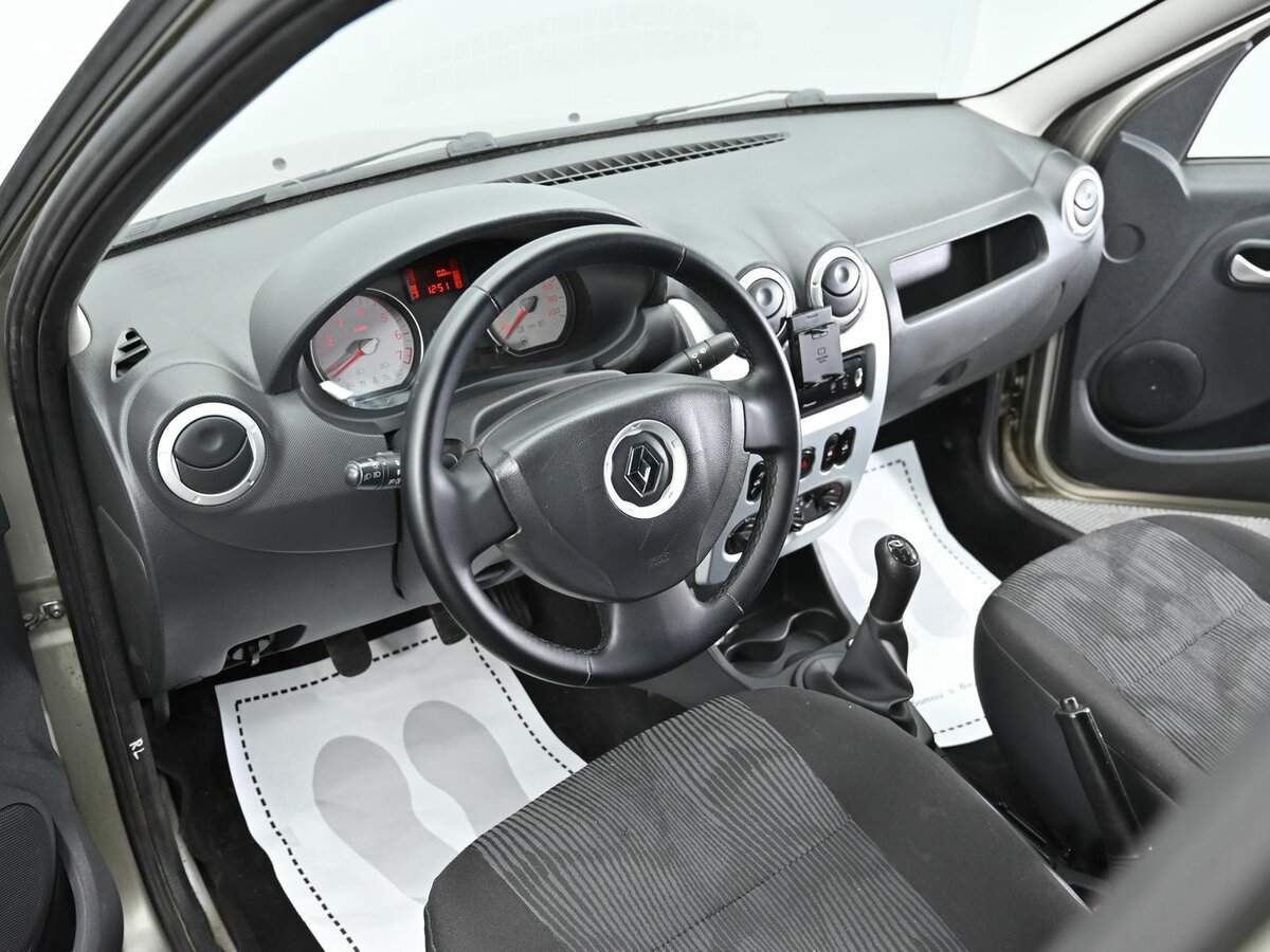 Б/У Рено Логан 2013 года. Фото: #7