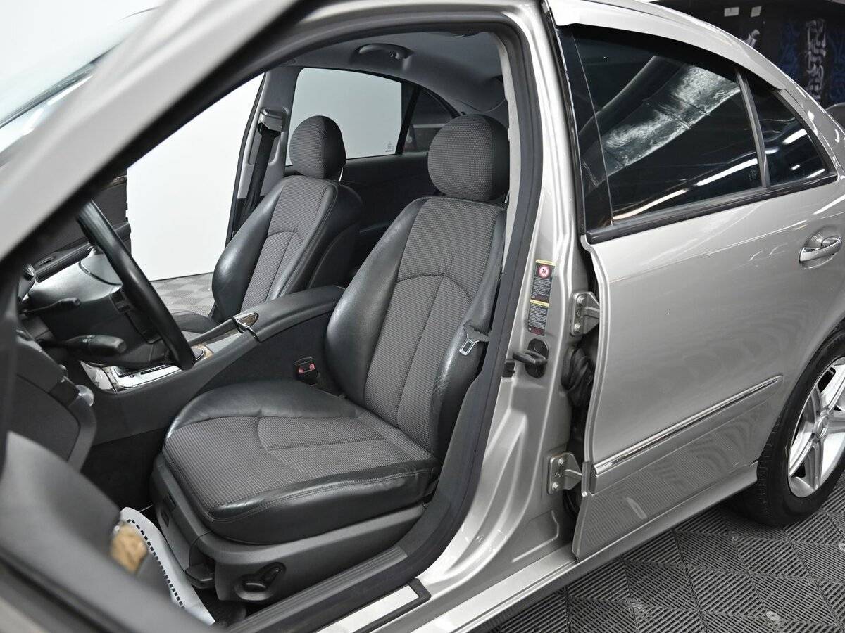 Б/У Мерседес-Бенц Е-Класс 2004 года. Фото: #5