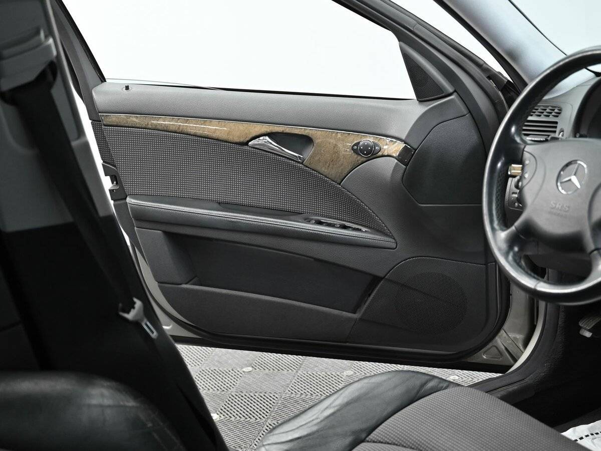 Б/У Мерседес-Бенц Е-Класс 2004 года. Фото: #6