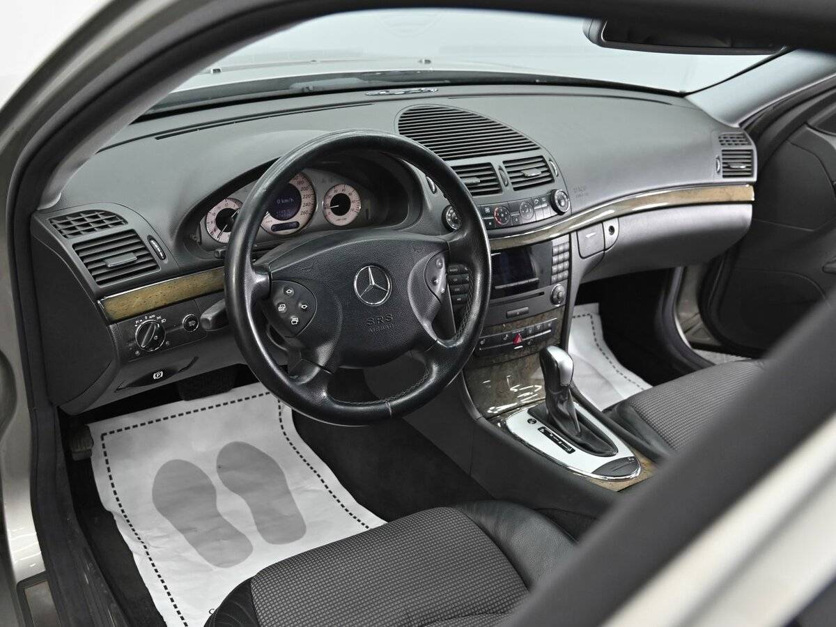 Б/У Мерседес-Бенц Е-Класс 2004 года. Фото: #7