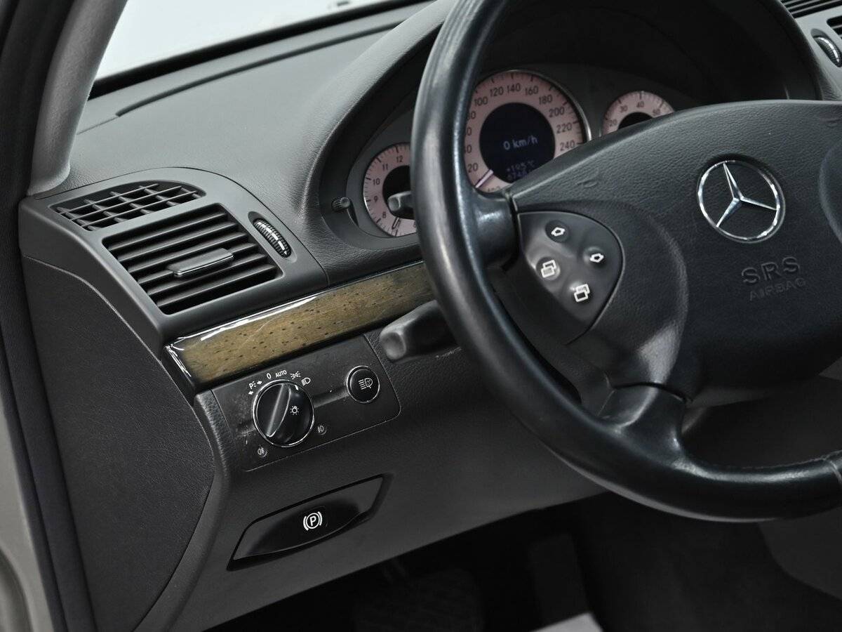 Б/У Мерседес-Бенц Е-Класс 2004 года. Фото: #8