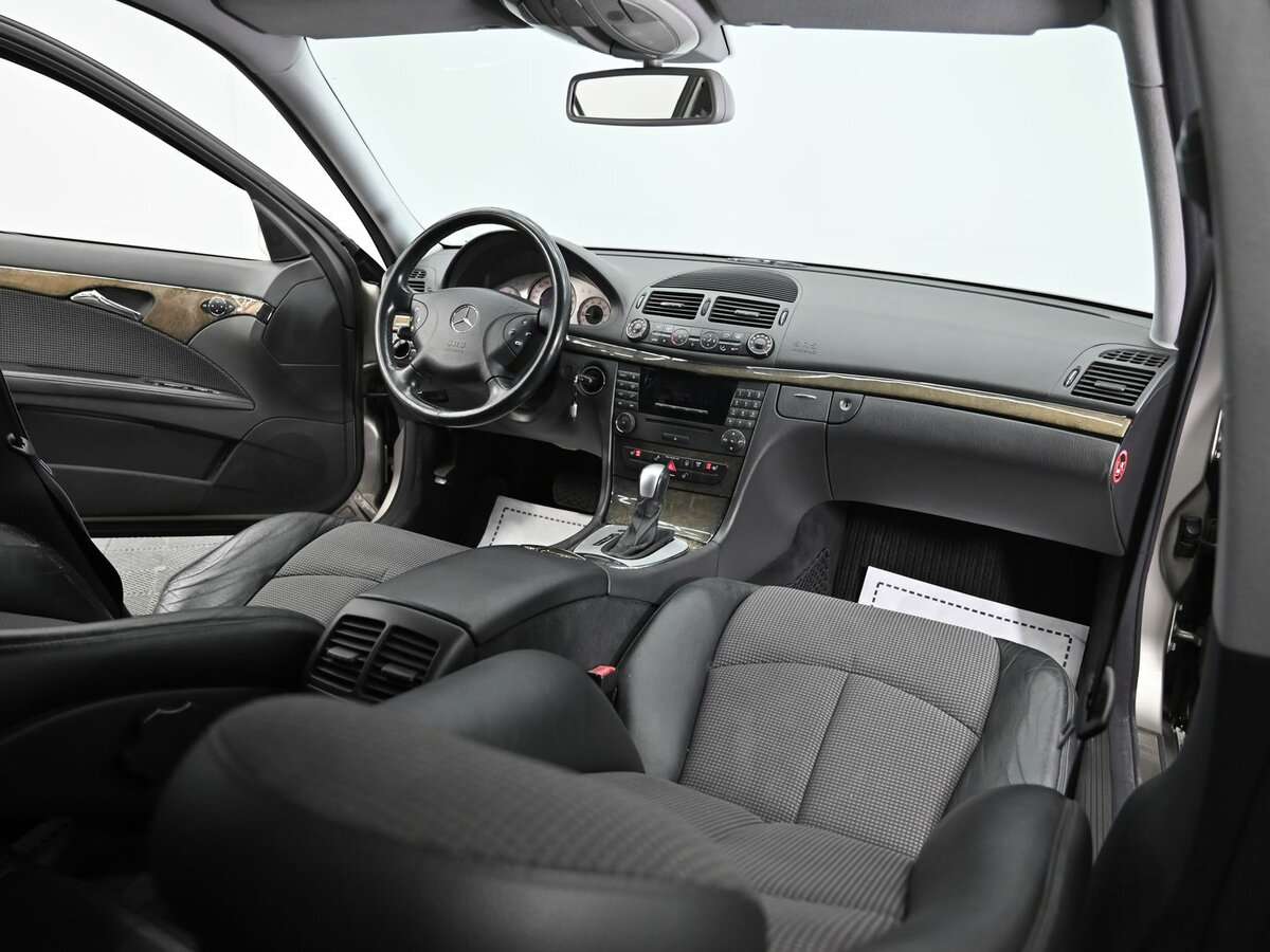 Б/У Мерседес-Бенц Е-Класс 2004 года. Фото: #13