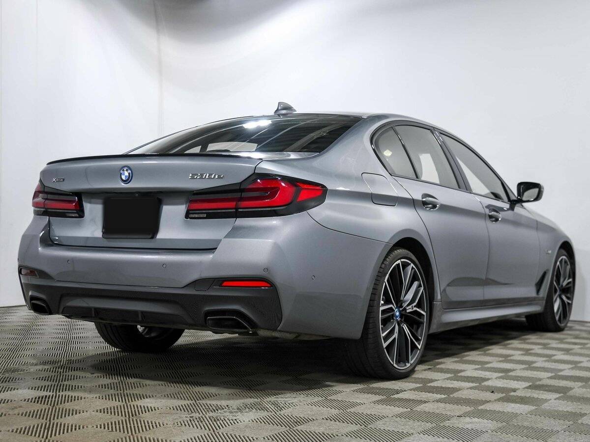 Б/У БМВ 5 серии 2022 года. Фото: #2