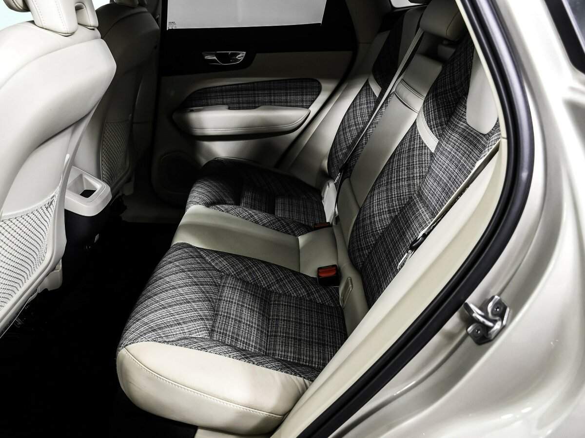 Б/У Вольво ИксЦ60 2020 года. Фото: #12