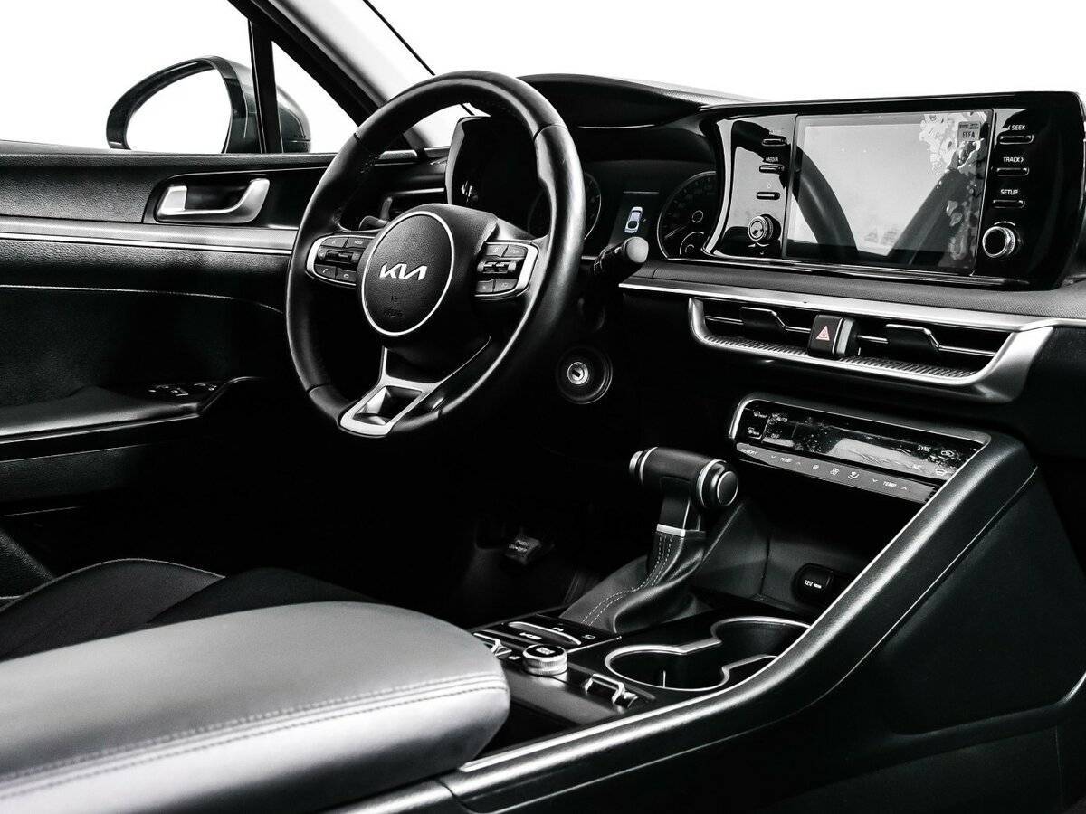 Б/У Киа К5 2023 года. Фото: #8