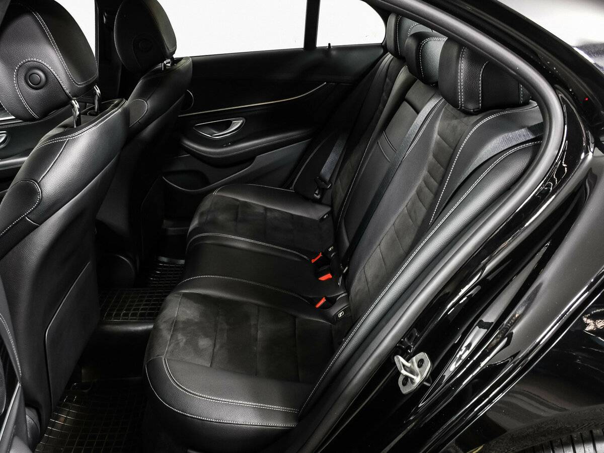 Б/У Мерседес-Бенц Е-Класс 2021 года. Фото: #12