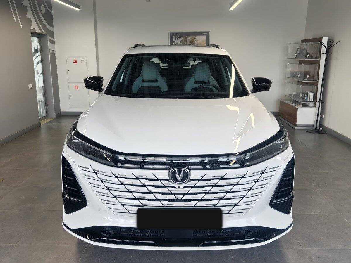 Б/У Чанган CS75 Plus 2024 года. Фото: #1