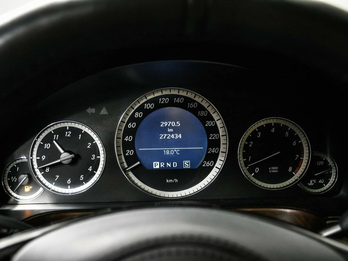 Б/У Мерседес-Бенц Е-Класс 2010 года. Фото: #9