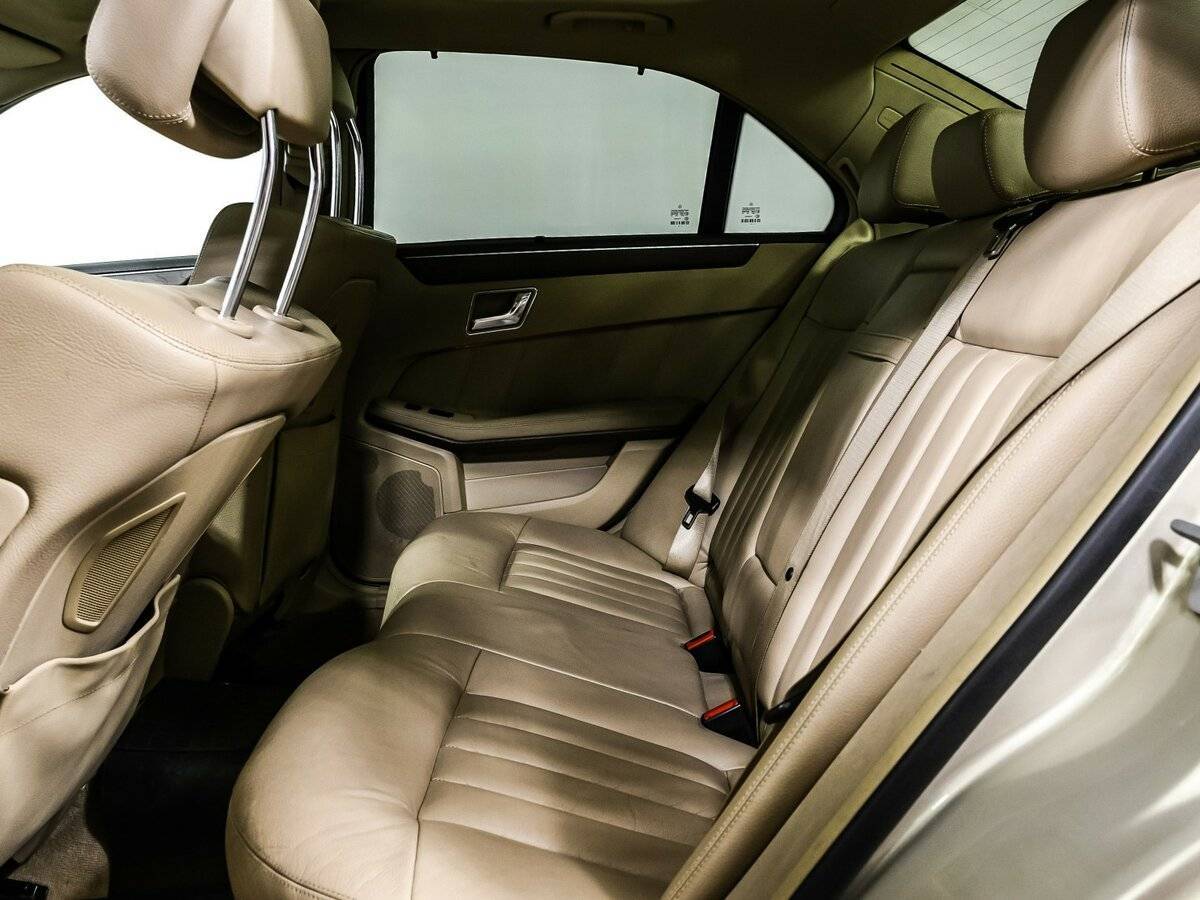 Б/У Мерседес-Бенц Е-Класс 2010 года. Фото: #12