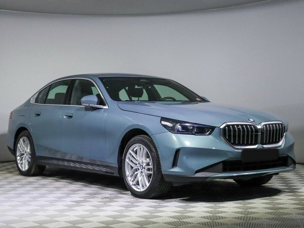 Б/У БМВ 5 серии 2023 года. Фото: #2