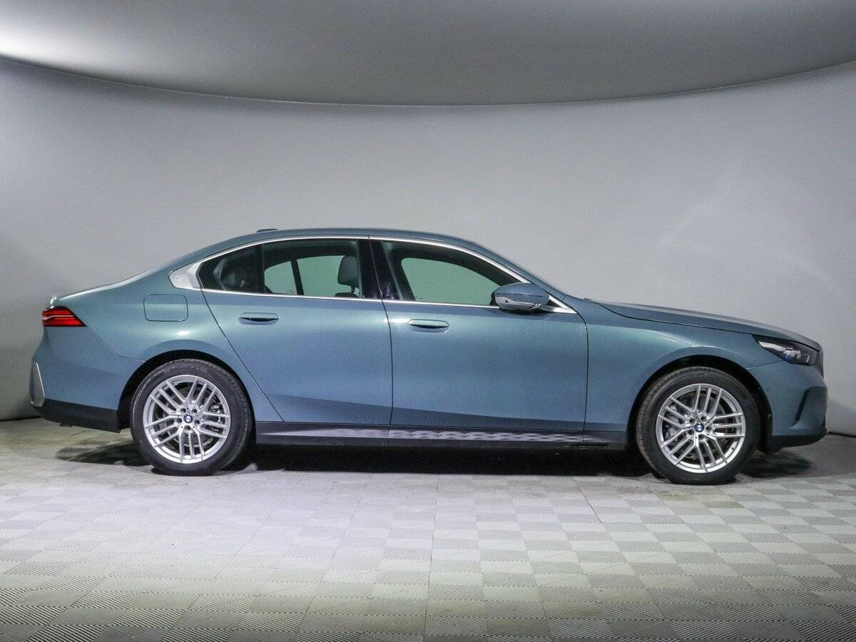 Б/У БМВ 5 серии 2023 года. Фото: #3