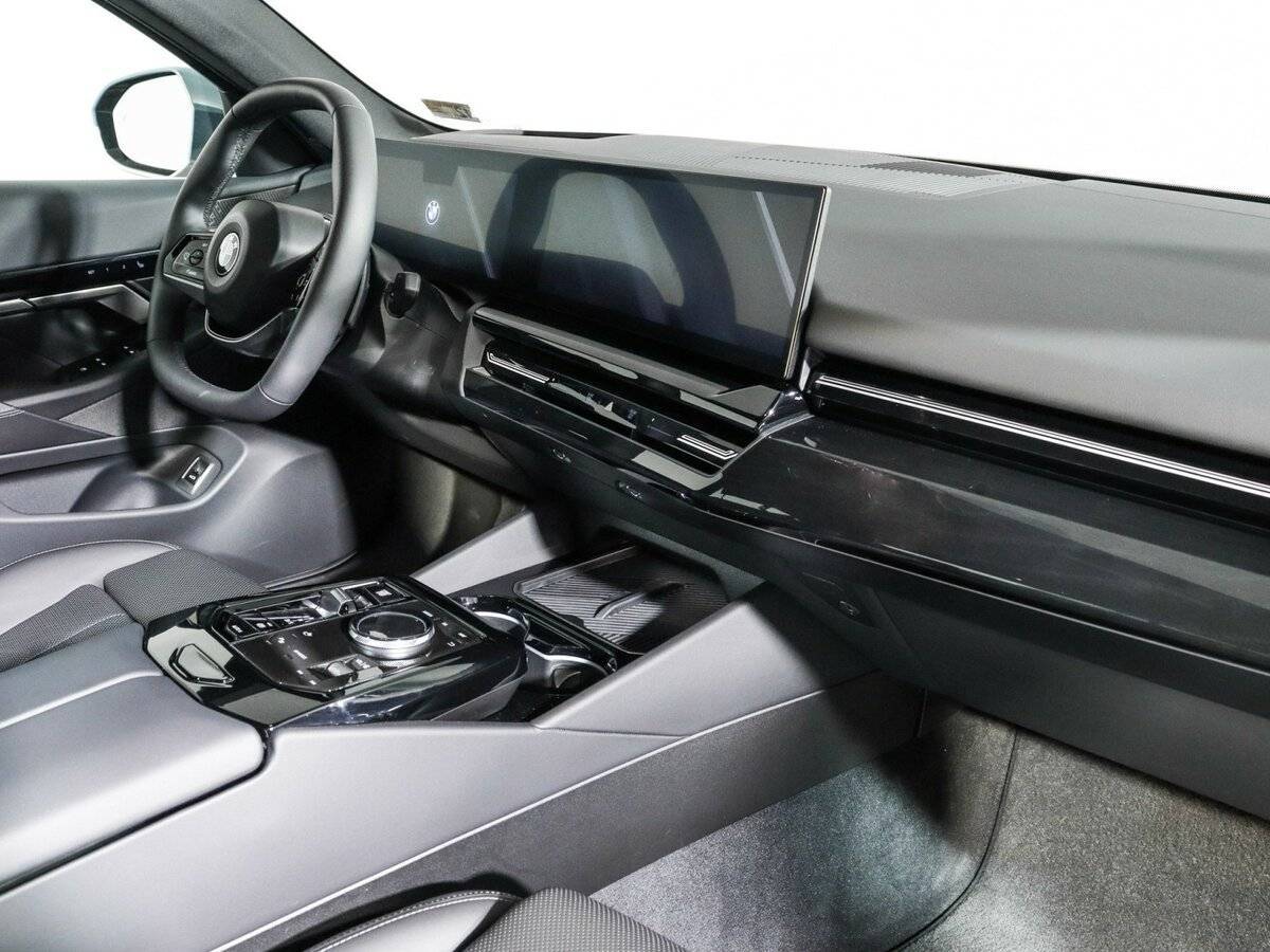 Б/У БМВ 5 серии 2023 года. Фото: #8