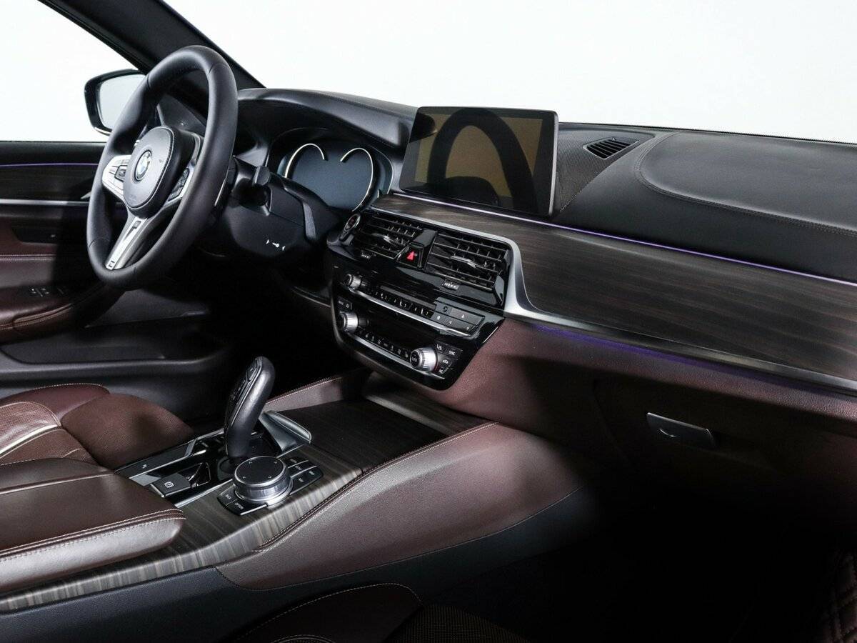 Б/У БМВ 5 серии 2018 года. Фото: #8