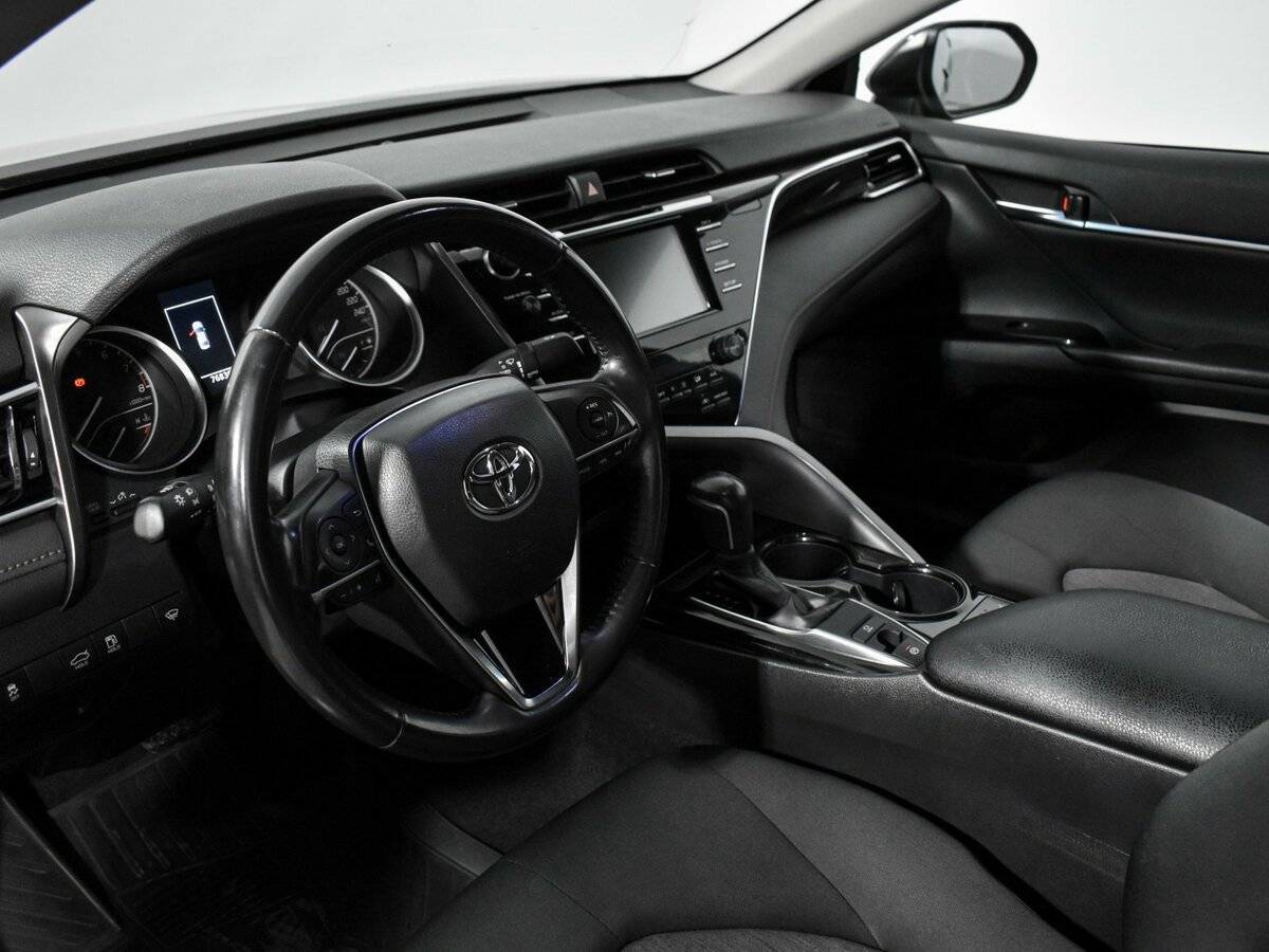 Б/У Тойота Камри 2019 года. Фото: #6