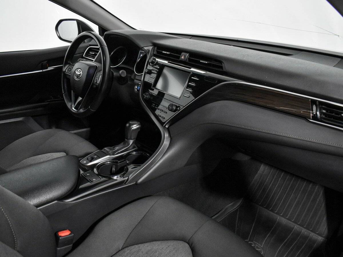 Б/У Тойота Камри 2019 года. Фото: #11