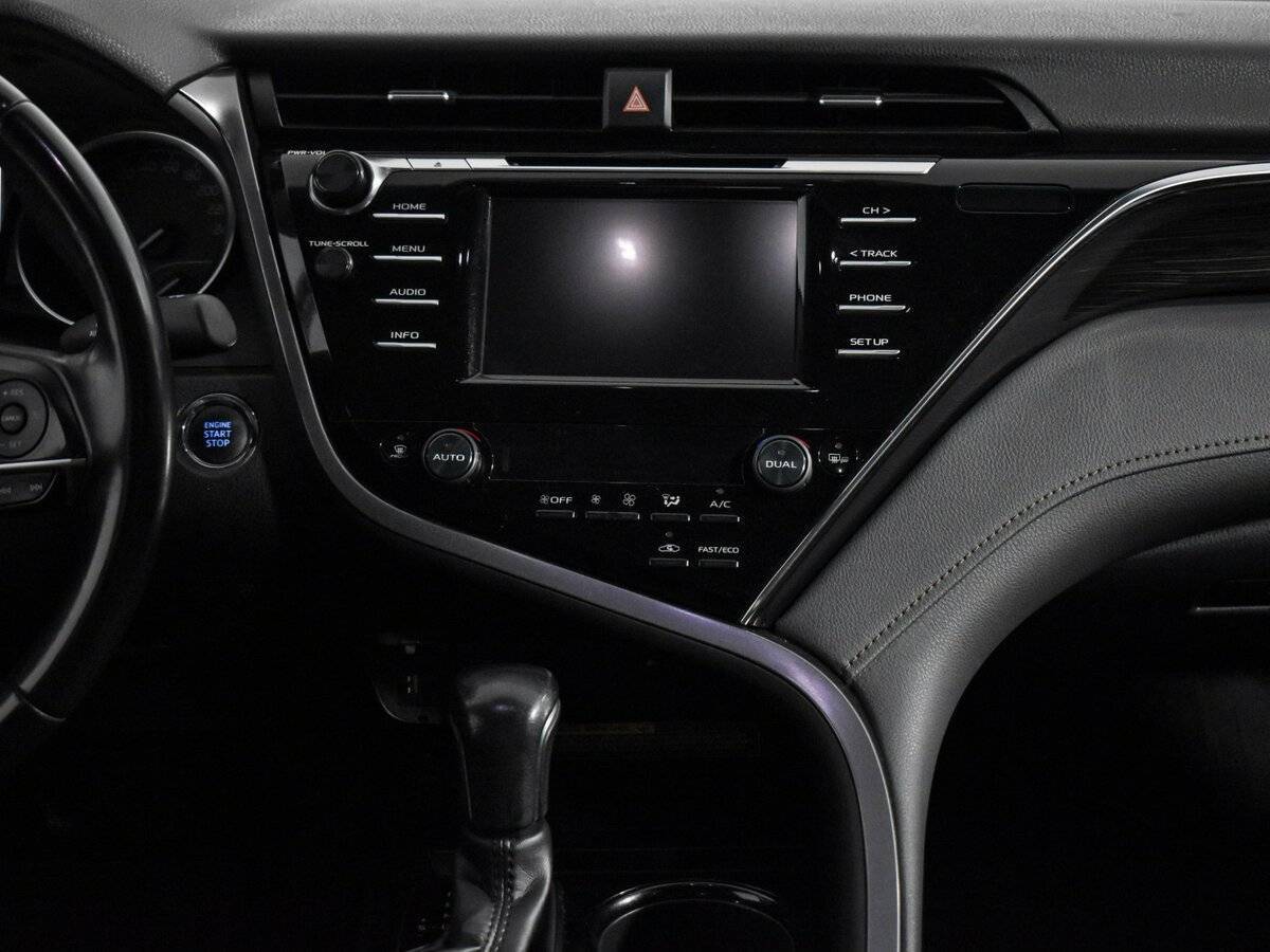 Б/У Тойота Камри 2019 года. Фото: #12