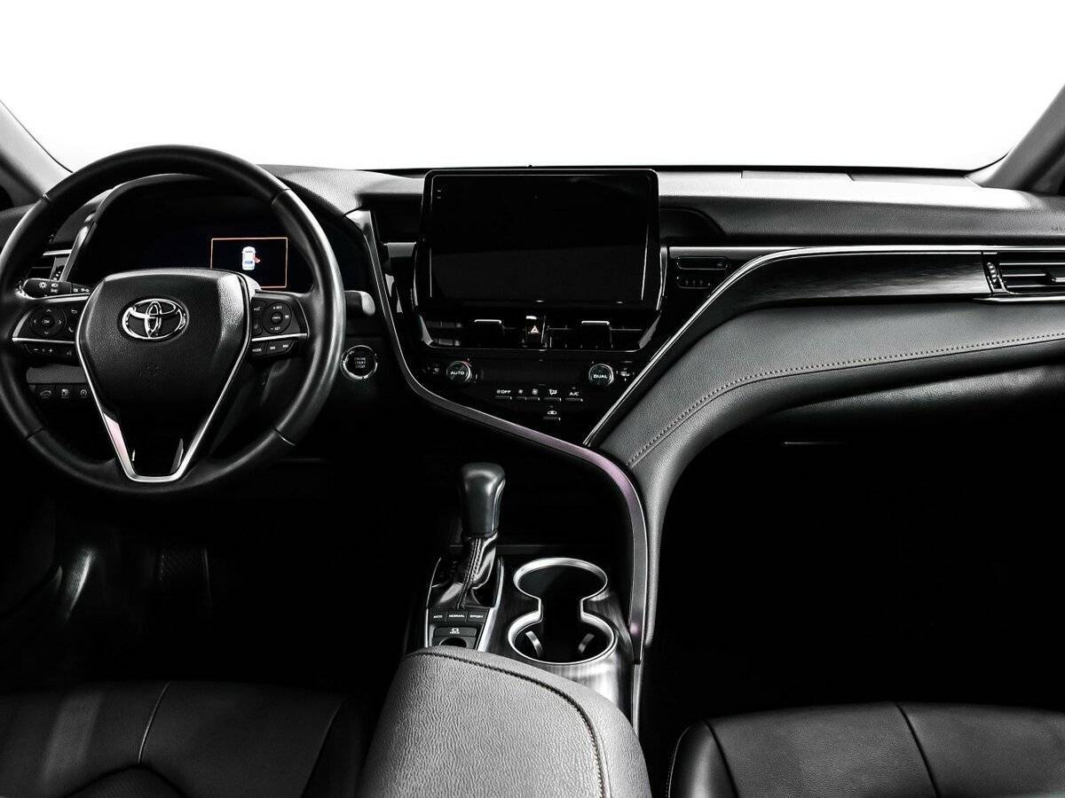 Б/У Тойота Камри 2023 года. Фото: #10