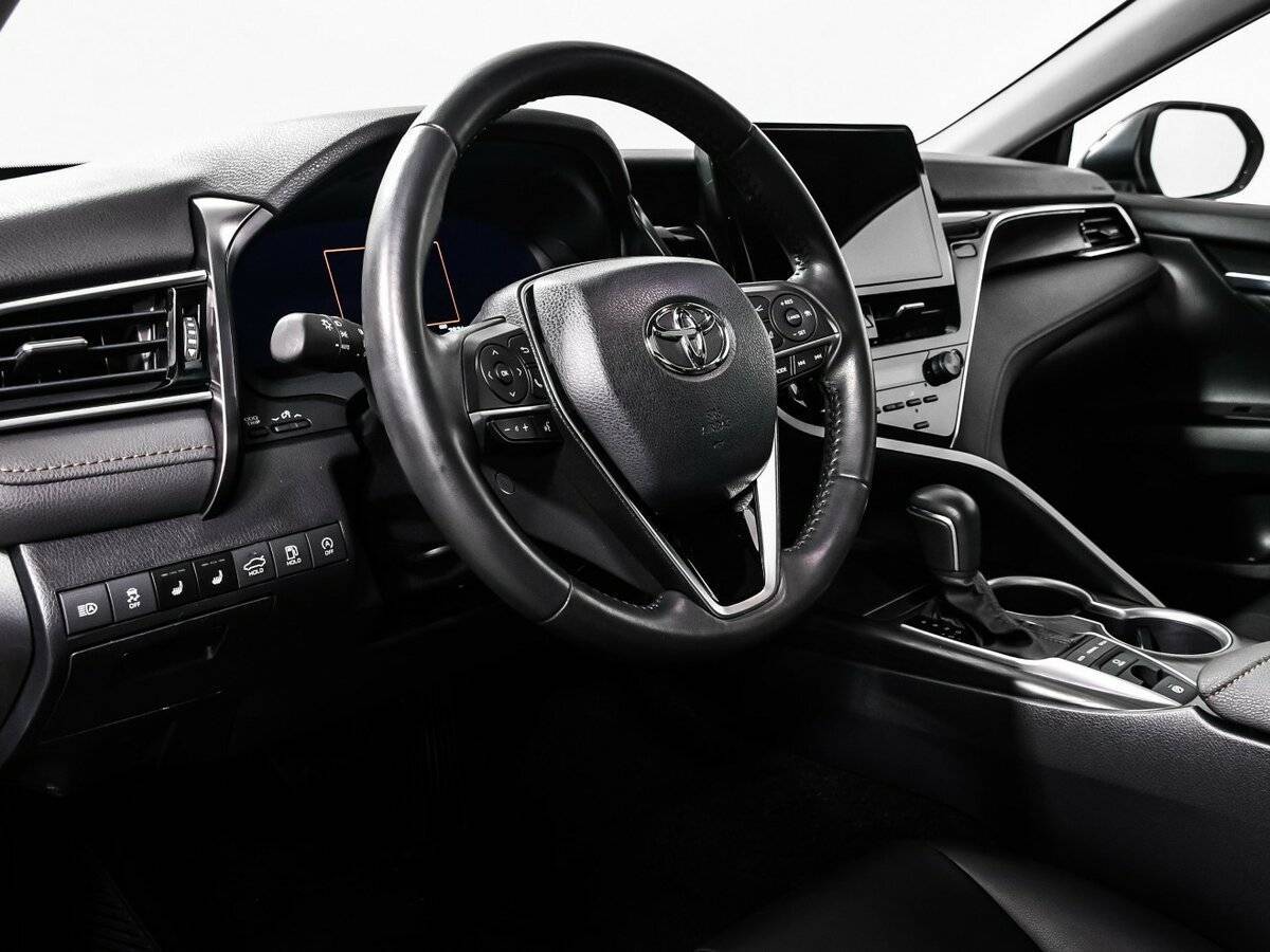 Б/У Тойота Камри 2023 года. Фото: #12