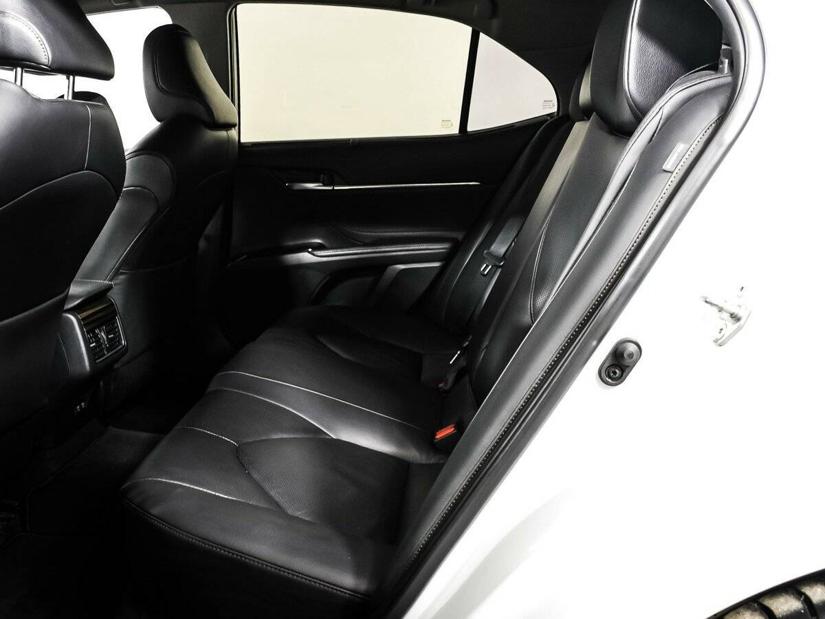 Б/У Тойота Камри 2019 года. Фото: #12