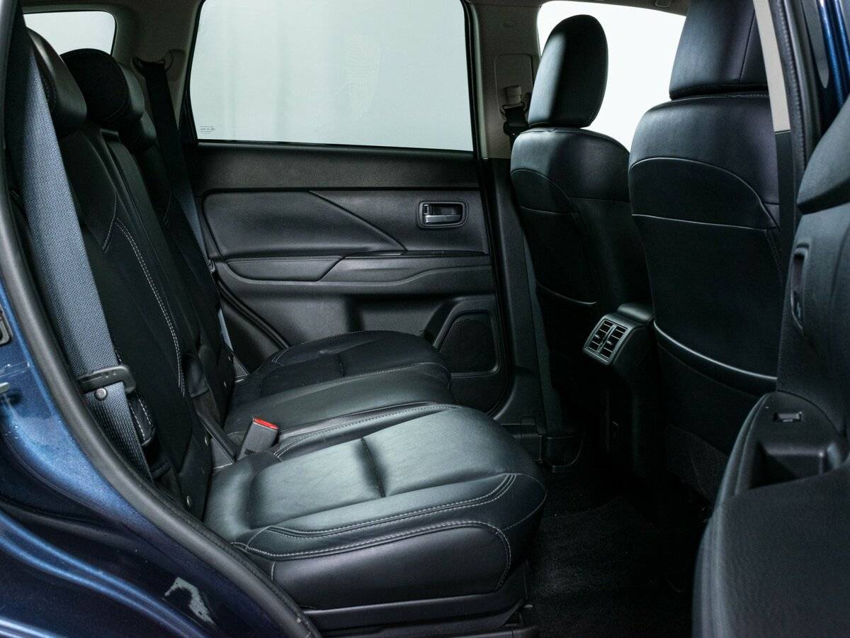 Б/У Митсубиши Оутлэндер 2020 года. Фото: #12