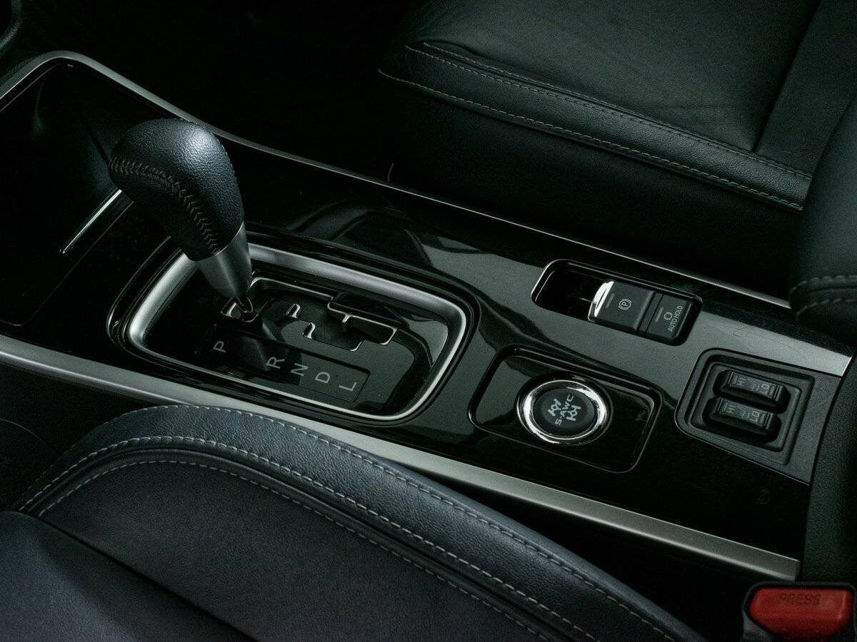 Б/У Митсубиши Оутлэндер 2020 года. Фото: #16