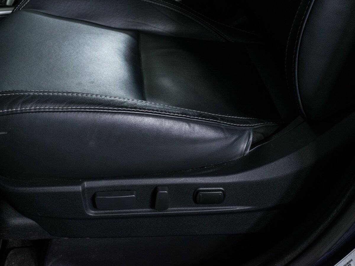 Б/У Митсубиши Оутлэндер 2020 года. Фото: #17