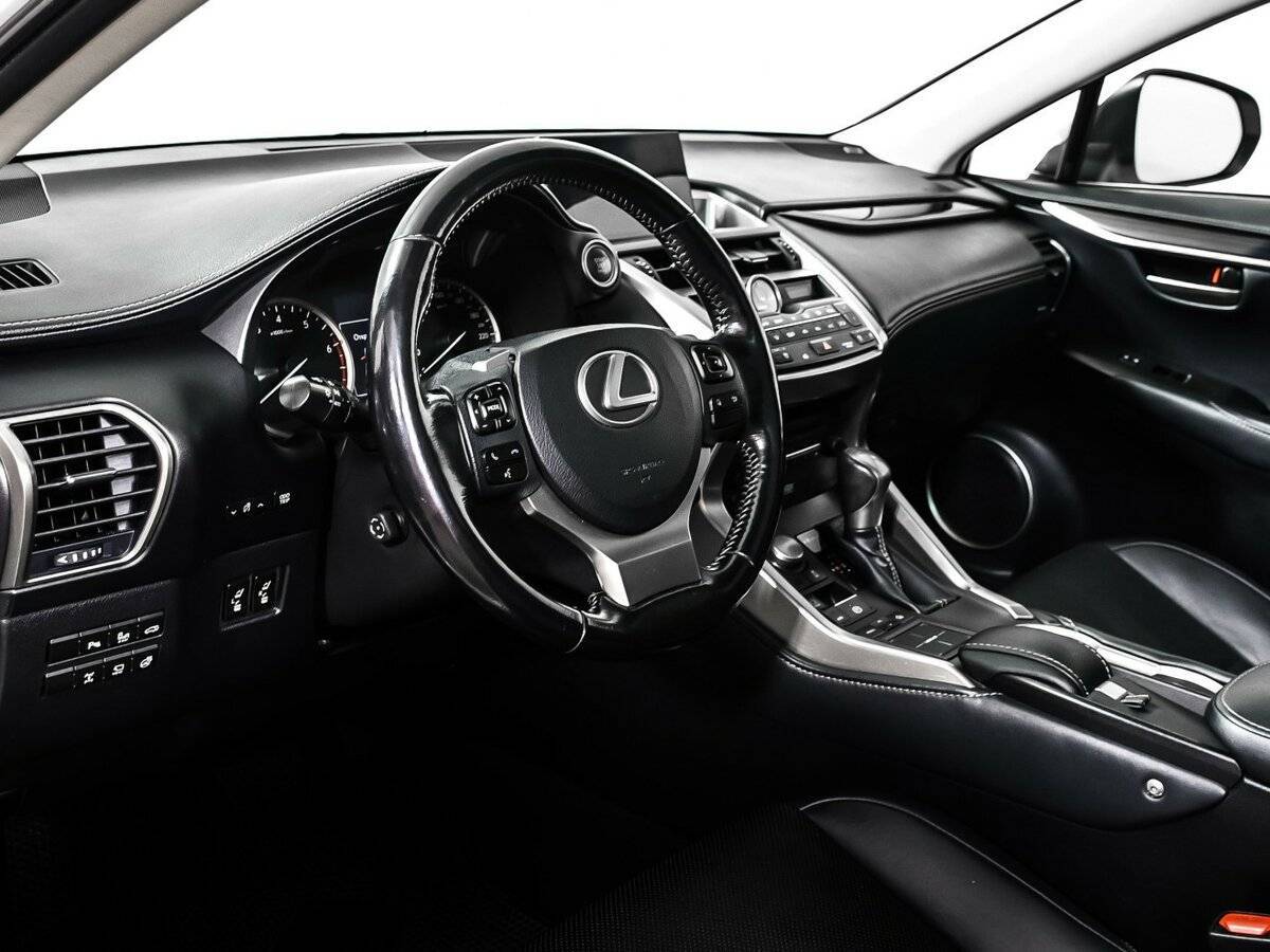 Б/У Лексус Н-Икс 2015 года. Фото: #11