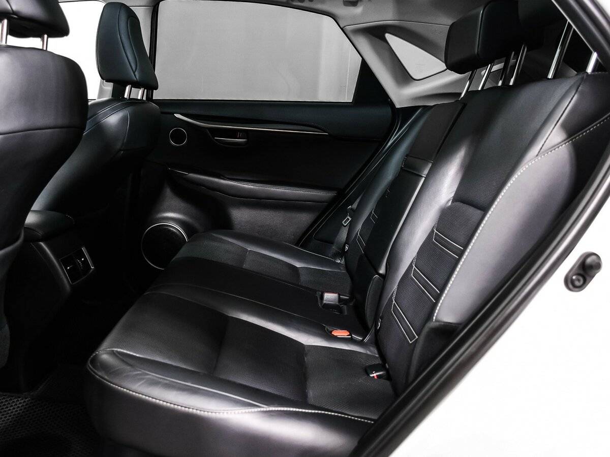 Б/У Лексус Н-Икс 2015 года. Фото: #12