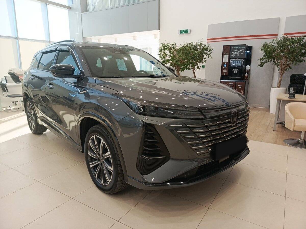 Б/У Чанган CS75 Plus 2024 года. Фото: #2
