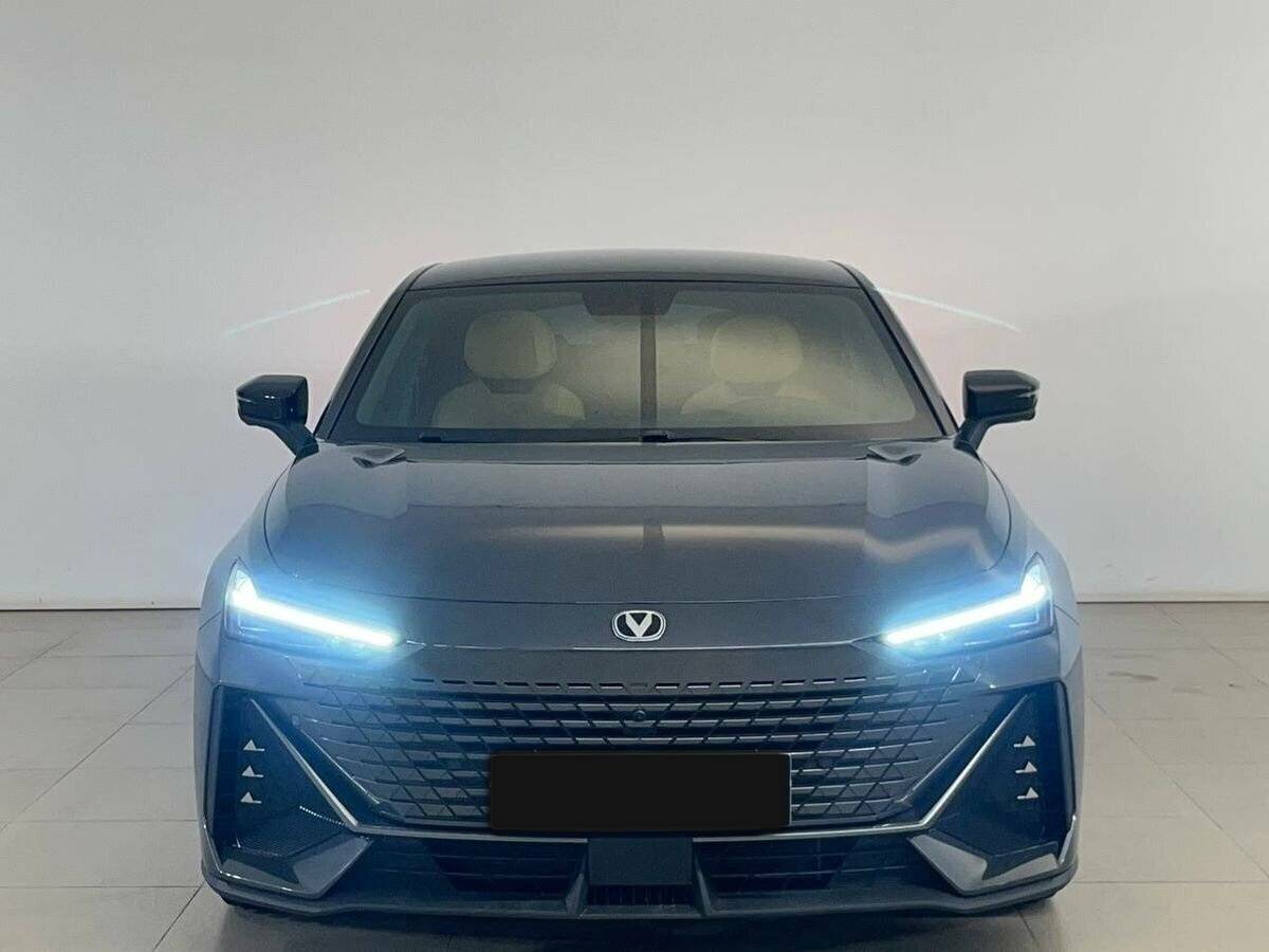 Б/У Чанган УНИ-В 2023 года. Фото: #1