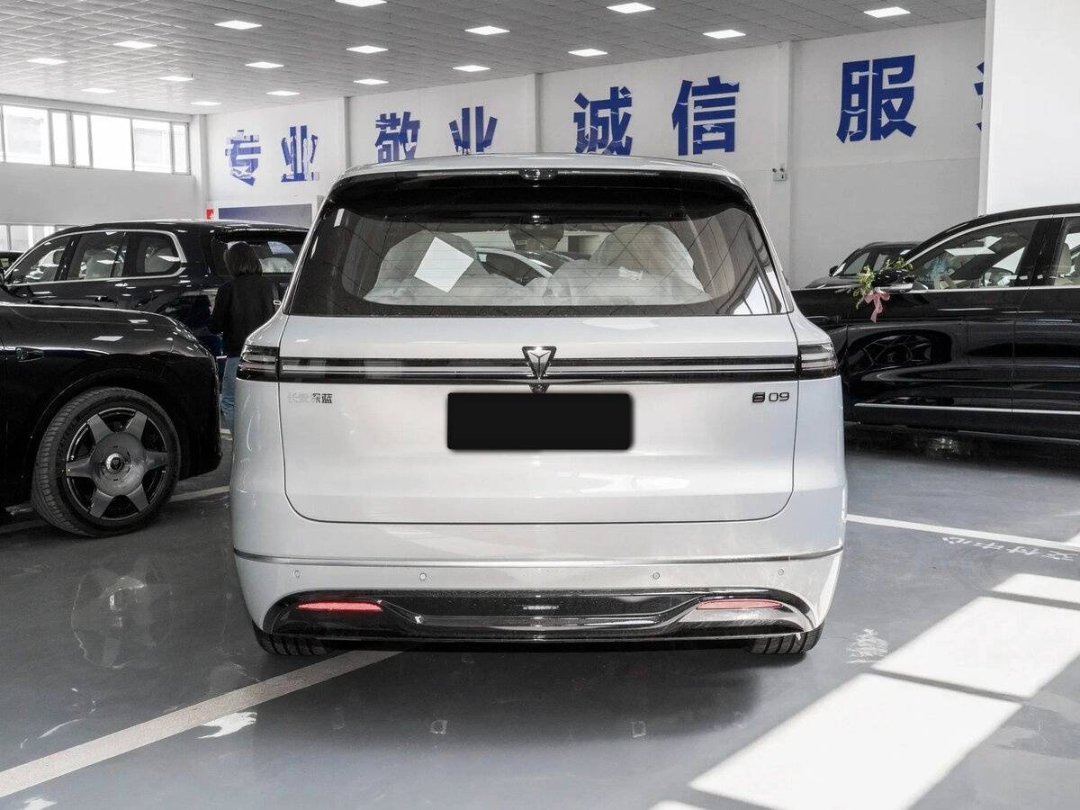 Б/У Чанган Deepal S09 2025 года. Фото: #4