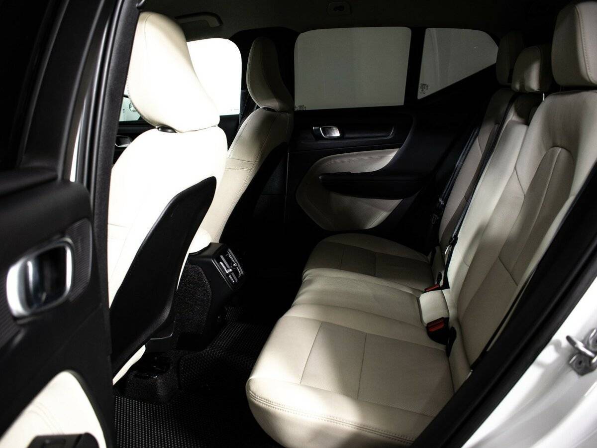 Б/У Вольво ИксЦ40 2020 года. Фото: #6