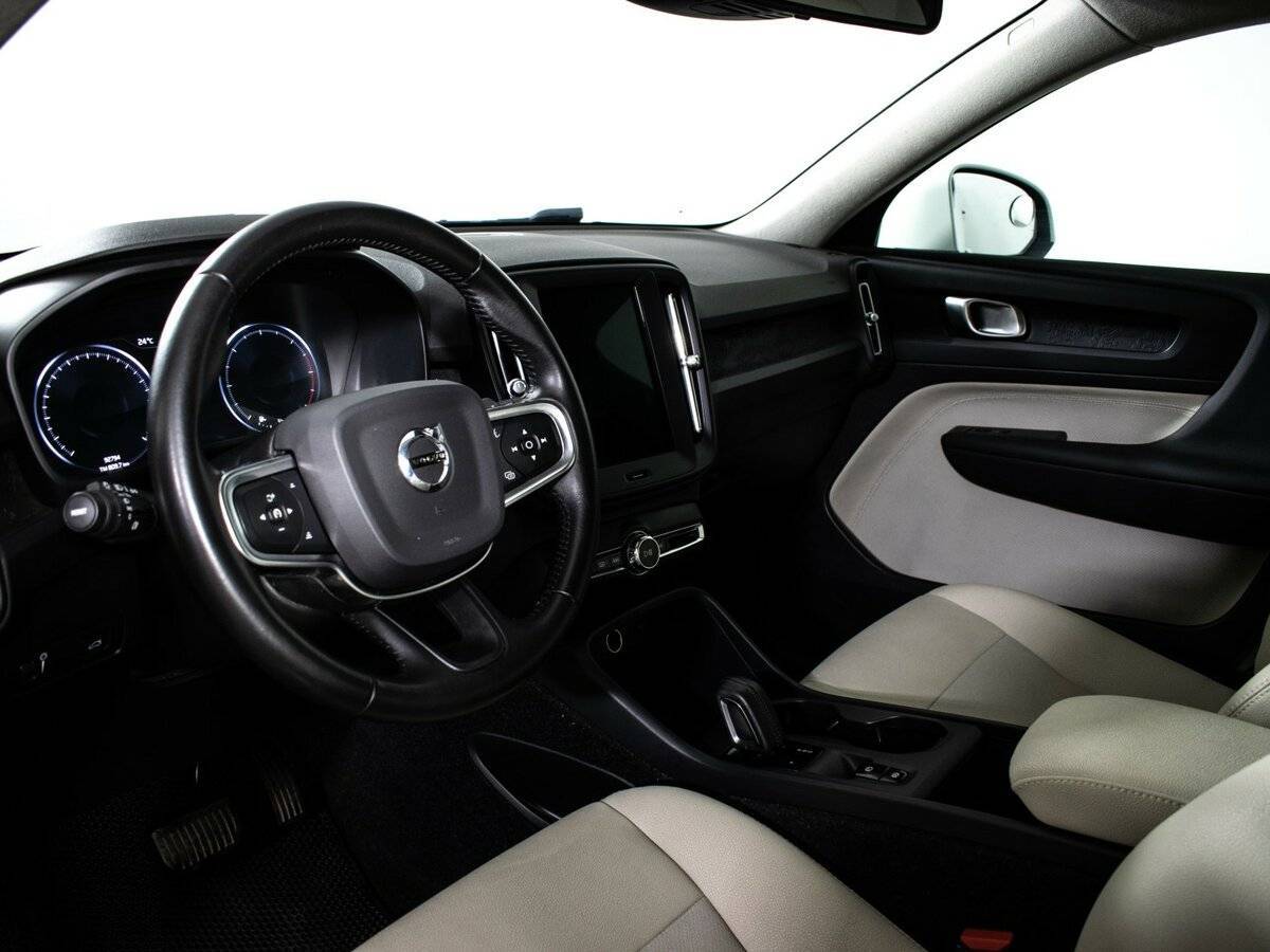 Б/У Вольво ИксЦ40 2020 года. Фото: #9