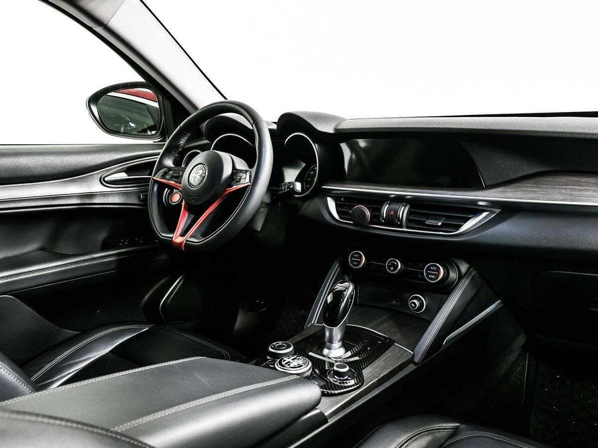 Б/У Альфа Ромео Stelvio 2017 года. Фото: #8