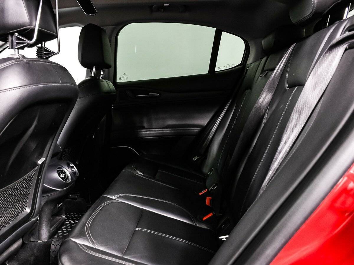 Б/У Альфа Ромео Stelvio 2017 года. Фото: #11