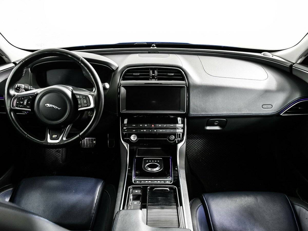 Б/У Ягуар ИксЕ 2018 года. Фото: #10