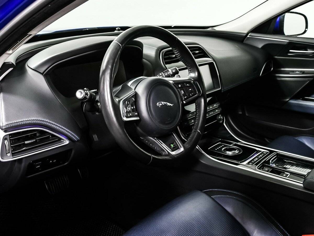 Б/У Ягуар ИксЕ 2018 года. Фото: #12