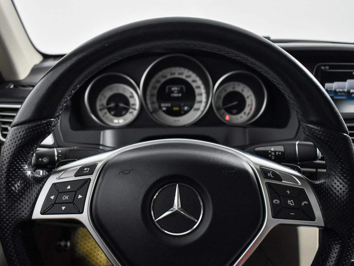 Б/У Мерседес-Бенц Е-Класс 2015 года. Фото: #18