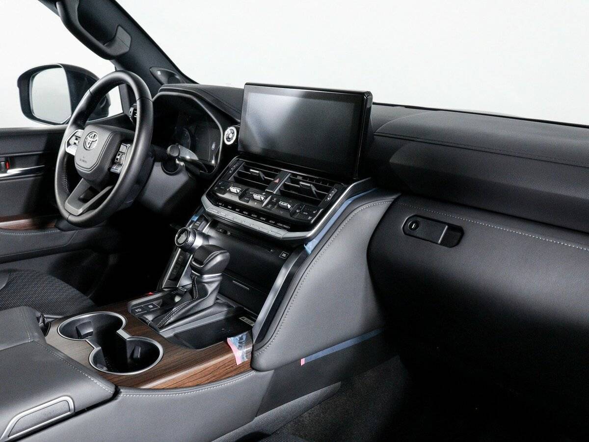 Б/У Тойота Лэнд Крузер 2022 года. Фото: #5