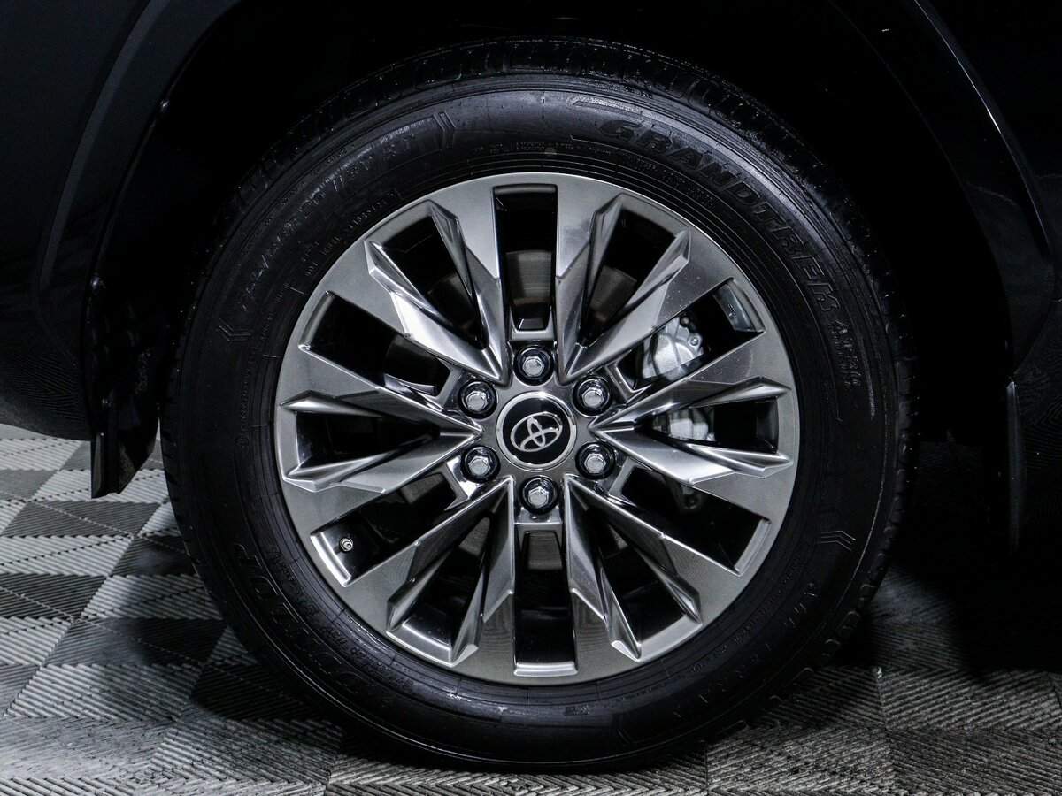 Б/У Тойота Лэнд Крузер 2022 года. Фото: #11