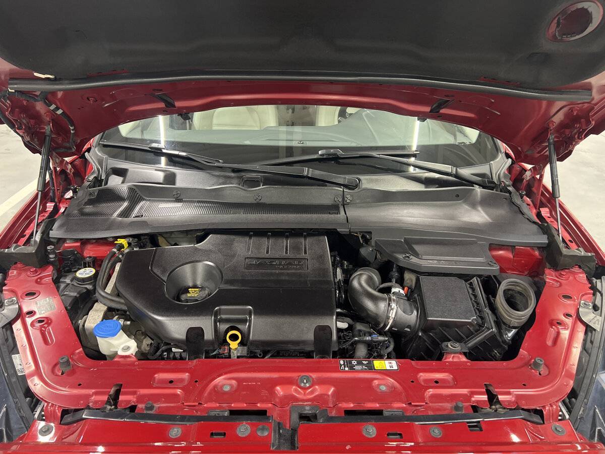 Б/У Ягуар Е-Пэйс 2018 года. Фото: #8