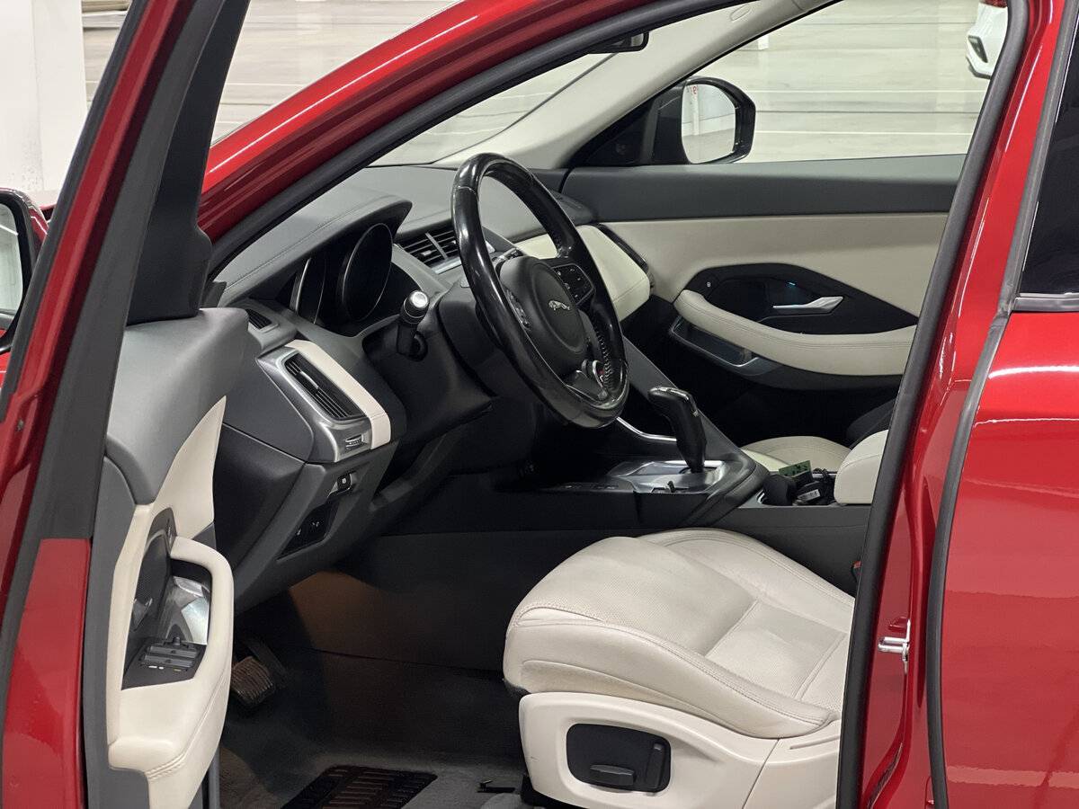 Б/У Ягуар Е-Пэйс 2018 года. Фото: #15